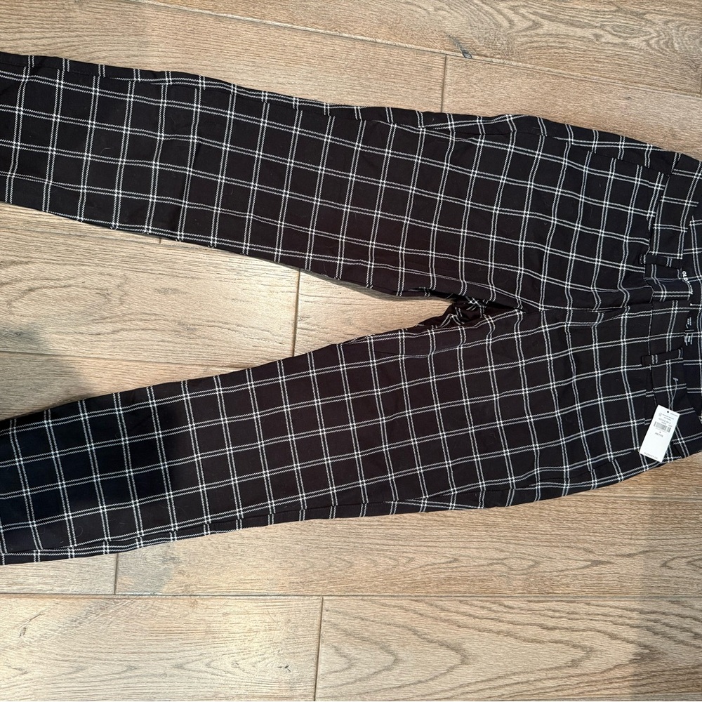 Old Navy Black and White Plaid pants size 6 petite
